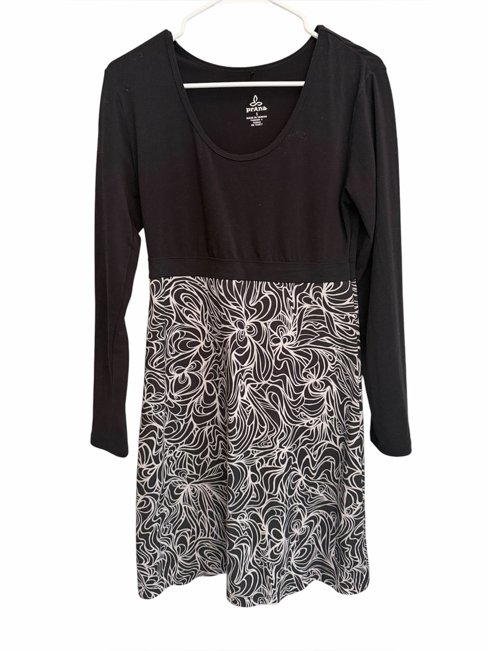Prana Black Long-Sleeve Knit Dress with White Swirl Skirt. Size Small